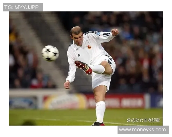 耳环闪耀绿茵场足球明星的时尚与个性展现